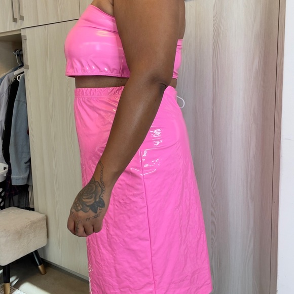 Bubblegum Pink Latex 2pc - Picture 2 of 6